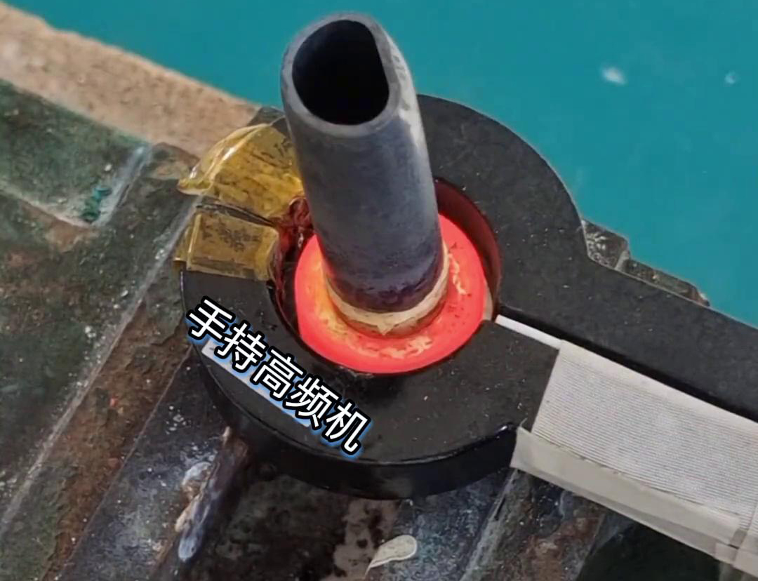 手持式高頻焊接機(jī)具有焊接速度快、焊接質(zhì)量高、操作簡(jiǎn)單等優(yōu)點(diǎn)