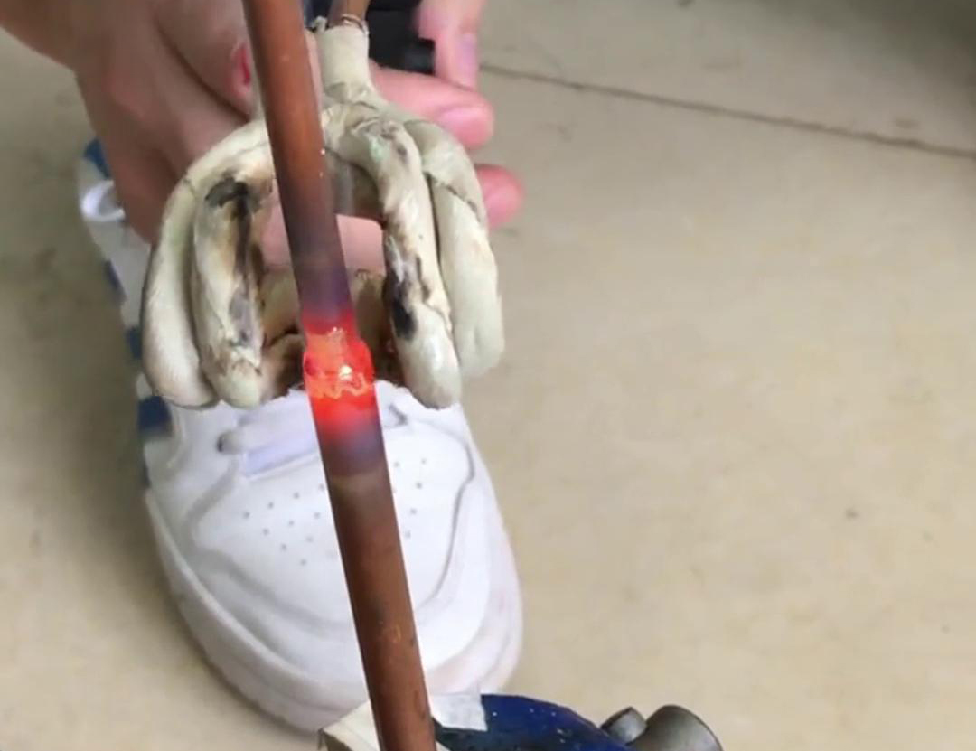 手持式高頻焊接設(shè)備，4-16銅管焊接，2秒焊接完成，代替火焰焊接，安全省時(shí)省人工