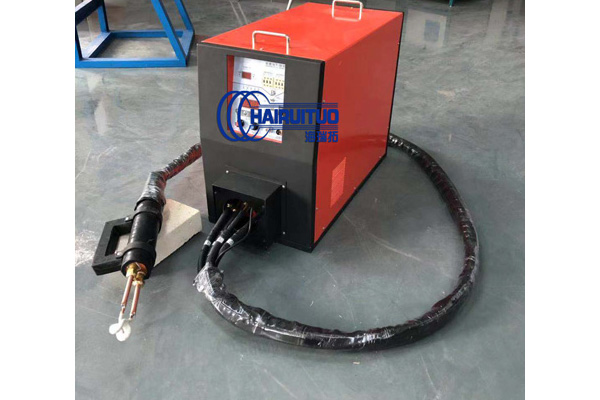 圖:高頻焊接機(jī) 圖:高頻焊接機(jī)